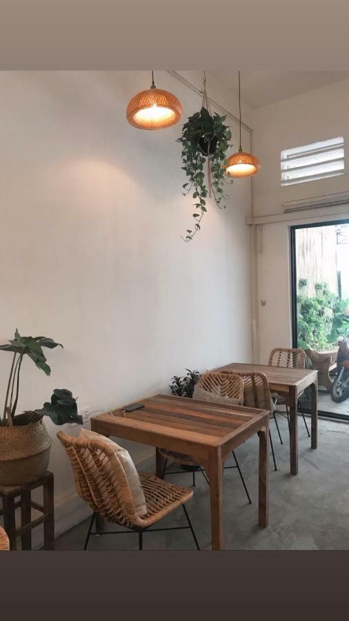 Sacred Lotus - Vegan Cafe X Hostel بنوم بنه المظهر الخارجي الصورة